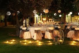 Desde las bodas que incluyen elementos de agua hasta aquellas que están rodeadas de jardín, la ambientación para exteriores puede impactar marcela rivero, gerente de marcel rivero catering & service, nos indicó que para la decoracion para bodas en la noche se está implementando mucho la. Boda De Noche En El Campo Bodas Pinterest Mesas Noche Y Bodas Wedding Decorations Garden Wedding Wedding
