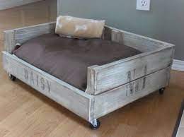 la palette en bois dans tous ses etats elle decoration canape pour chien meuble palette lit en caisse