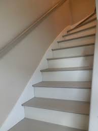 Rappelez ce blanc sur le soubassement et optez pour des tons pastel dans le couloir. Aide Pour La Deco Et La Couleur Des Murs Couloir Et Cage D Escaliers
