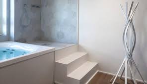 Vasche idromassaggio sia nella versione standard che full optional leggi tutto. Bagno Contemporaneo Con Vasca Idromassaggio Sauna E Termoarredo Di Design Rem