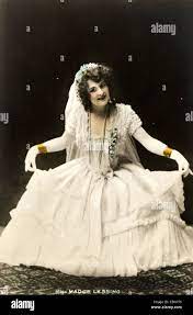 Schauspielerin Madge Lessing Knicks im weißen Kleid Stockfotografie - Alamy