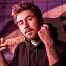 Robbie Dean's Instagram, Twitter & Facebook