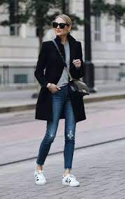 Cute Winter Outfit Ideas With Sneakers In 2020 Jeans Outfit For Work Casual Chic Outfit Casual Friday Work Outfits