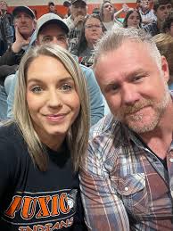 where to buy nashville souvenirs?