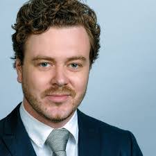 Robert Streuber's Instagram, Twitter & Facebook