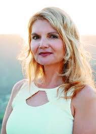 Janet Iles's Instagram, Twitter & Facebook