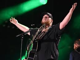 Luke Combs Makes History With Fourth Consecutive No 1 Single She Got The Best Of Me Luke Combs Handsome Men