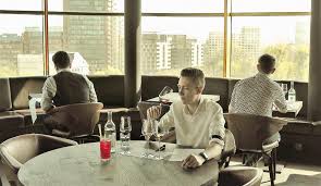 Hamburger Bartender Terry Kindt Ist Deutscher Gewinner Der Tio Pepe Challenge Mixology Magazin Fur Barkultur