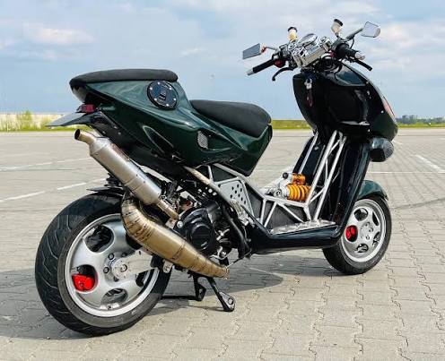 Italjet Dragster 180 with Solo exhaust system 🚀  #gilerarunner#gilera#gilerarunnerowners#gilerarunnertuning#gilerarunner180#gilerarunnervxr200#malossi#polini# italjet #italjetdragster#itajetdragster#italjetdragster200#piaggio#piaggiozip#oldschool