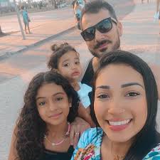 Mãe faz laqueadura no parto da caçula e engravida oito meses depois: "Ainda  bate um desespero sem fim"