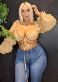 ShoppingbagSara - Free pics, galleries & more at Babepedia