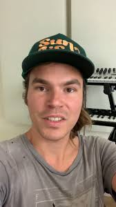 I chat with Pamela Robins, sound healing practitioner, speaker,  entrepreneur, and inspirational guide, about the power of sound as a  universal language and the power of a sound healing experience