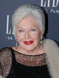 See a detailed line renaud timeline, with an inside look at her movies, marriages, awards & more through the years. Line Renaud Sa Biographie Allocine