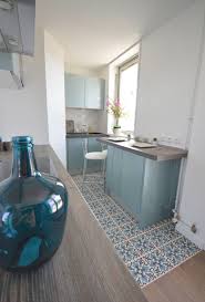 Cuisine Bleu Acier Vintage Carreaux De Ciment Cuisine Scandinave Par Parisdinterieur Scandinave Cuisine Moderne