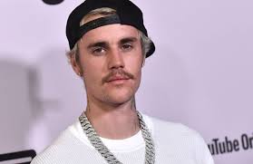 Vous souhaitez vous coiffer comme justin bieber ? Justin Bieber Sa Nouvelle Coiffure Fait Sensation Sur Instagram