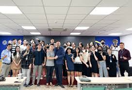 Tìm hiểu về Greenwich Enterprise Challenge 2023 qua chia sẻ của Tiến sĩ Raj  Dass