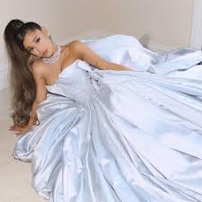 Ariana grande y dalton gomez se dan el 'sí, quiero' en casa y con menos de 20 invitados. Ariana Grande Mostra Look Para Grammy Mas Nao Vai A Festa Apos Polemica Com Producao Musica G1