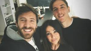 Lui si chiama nicolò zaniolo, è stato ceduto dall'inter alla roma in cambio di nainggolan. Zaniolo Mamma Francesca Vuole Gli Europei Ma Sara Dura Stamattina E Arrivato Il Messaggio Di Totti Foto Romanews