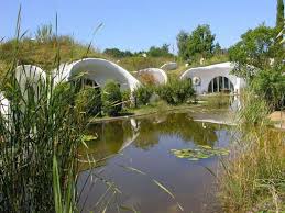 Maison Ecologique En Suisse A L Inspiration Proche De La Nature Maison Ecologique Caveau Maison Souterraine