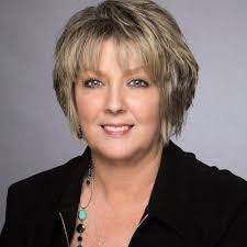 Kimberly Anding's Instagram, Twitter & Facebook