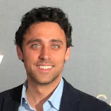 Piqué ficha para Kosmos a Marc Carrión, responsable de marca del Barça