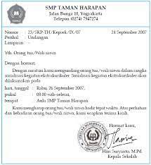 Berbeda dengan surat resmi, salam pembuka pada surat pribadi ini dapat dilakukan dengan lebih lugas dan santai. Materi Sekolah Pola Perbedaan Surat Resmi Dan Surat Pribadi Materi Sekolah Indonesia
