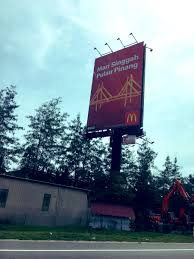 Billboard termasuk model iklan luar ruang (outdoor advertising) yang paling banyak digunakan. 10 Papan Billboard Iklan Mcdonald Yang Berbeza Mengikut Negeri Ini Serius Padu Selongkar10