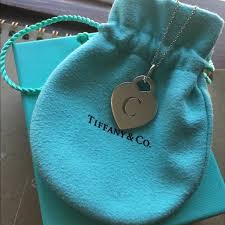 Los tiffany charms capturan los momentos y recuerdos más felices de su historia personal. Tiffany Co Jewelry Alphabet Heart Tag Letter C Charm And Chain Poshmark