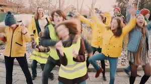 Marguerite et les circonstances is with rassemblement des gilets jaunes citoyens and 4 others. Marguerite Les Gentils Les Mechants Gilets Jaunes Youtube