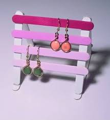Diy Deco Porte Boucles D Oreilles Bijoux Avec Des Batons De Glaces Bois Bricolage Batonnets De Glace Deco Baton De Glace Baton De Glace