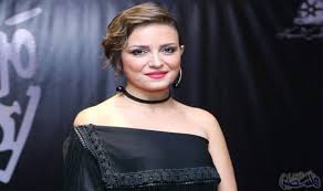 الفنانة ريهام عبد الغفور تعبر عن سعادتها الزوجية وتلخص حياتها في صور Strapless Top Fashion Egyptian Actress