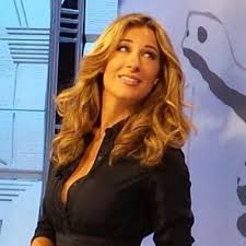 Jun 04, 2021 · simona ventura e l'amore per giovanni terzi: Mia Ceran Oops Game Fox Entertainment