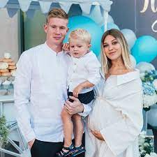 To indicate a strong marriage in which reigns love and mutual the following year, in june, they are going to play a luxury wedding in italy, in sorrento. Kevin De Bruyne Kinderen Alter Vermogen