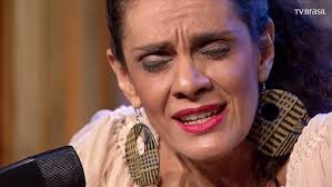 Fernanda Cabral canta "Tatuagem Zen" no Antenize