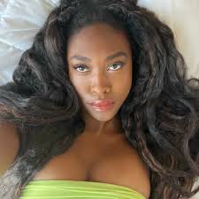 Lauren Hailey's Instagram, Twitter & Facebook