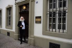 Bitte wählen sie eines der folgenden zeitfenster: Tageblatt Lu Zu Gast Bei Karl Marx Zum 200 Alles Neu Im Trierer Geburtshaus