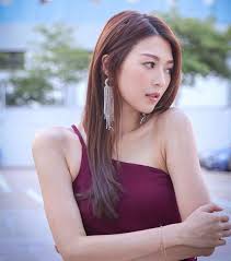 Shiga lin is a hong kong singer and actress. è¿žè¯—é›… å¿«æ‡‚ç™¾ç§'
