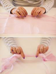 Comment faire une guirlande en papier de soi? Diy Comment Fabriquer Une Guirlande De Pompons En Papier De Soie
