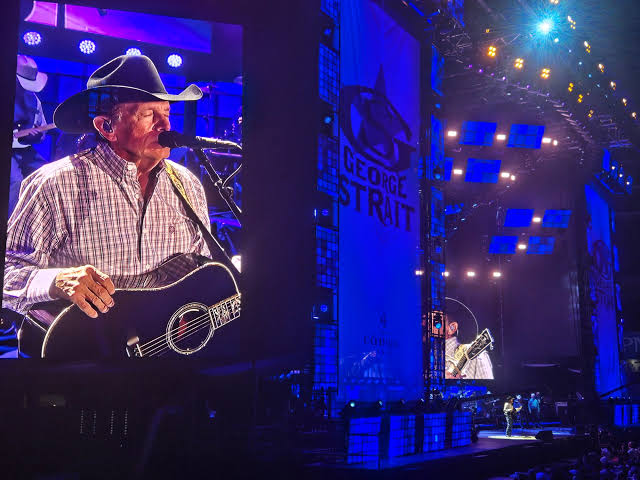 Review: George Strait plays honest, old-school country at Soldier Field,  joined by Chris Stapleton – Delco Times