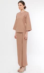 Lawai kurung digunakan sebagai penutup badan, memiliki bentuk seperti baju kurung. Kurung Kedah Qaseh In Nude Latte Fashionvalet