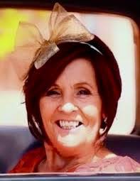 Elizabeth Plunkett's Instagram, Twitter & Facebook