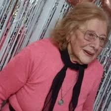 Tiene 104 años, quiere votar en el balotaje y la Justicia ordenó  incorporarla al padrón