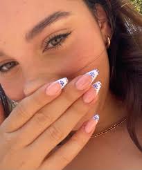 Charlotte Devlin (charlottedevlin_)