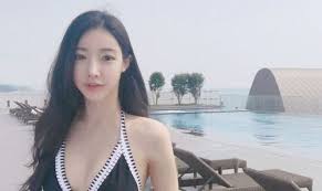 더 신선한 사실은 그녀가 아직 실용음악과에 재학중인 학생이라는 것! ì†¡ë‹¤ì˜ˆ ê³¼ê±° ì„±í˜•ì „ ì „ë‚¨íŽ¸ ì°¨ìš°ì°¬ ì´í˜¼ ê¹€ìƒí˜ ê²°í˜¼ ì¸ìŠ¤íƒ€