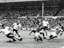 An gleicher stelle wollen dagegen die deutschen alles dafür tun, dass die fahrt nach london zum 198. Wm 1966 Legendarste Fehlentscheidung Der Geschichte Dfb Deutscher Fussball Bund E V