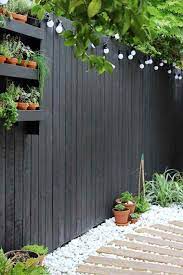 cloture bois jardin noir bois cloturer jardin modern garden small garden design urban garden