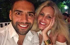 For all players, it shows how often the users have preferred the chosen or the other player. Falcao Y Lorelei El Beso Del Tigre Y Su Esposa Del Que Todos Hablan