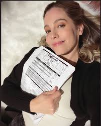 Leigh Larkin's Instagram, Twitter & Facebook