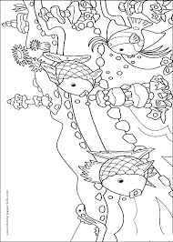 The reefs are formed by colonies of coral polyps that are held together by calcium carbonate. Great Barrier Reef Coloring Pages Coloring Home