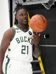 Bucks' Jrue and Lauren Holiday help upgrade Wisconsin women's shelters